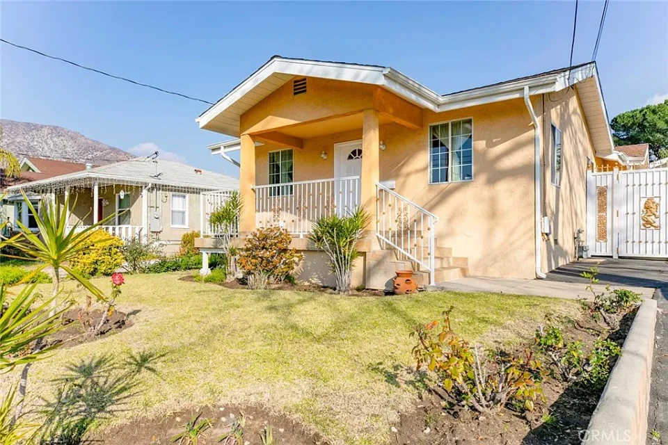 11020 Scoville Ave, Sunland, CA 91040